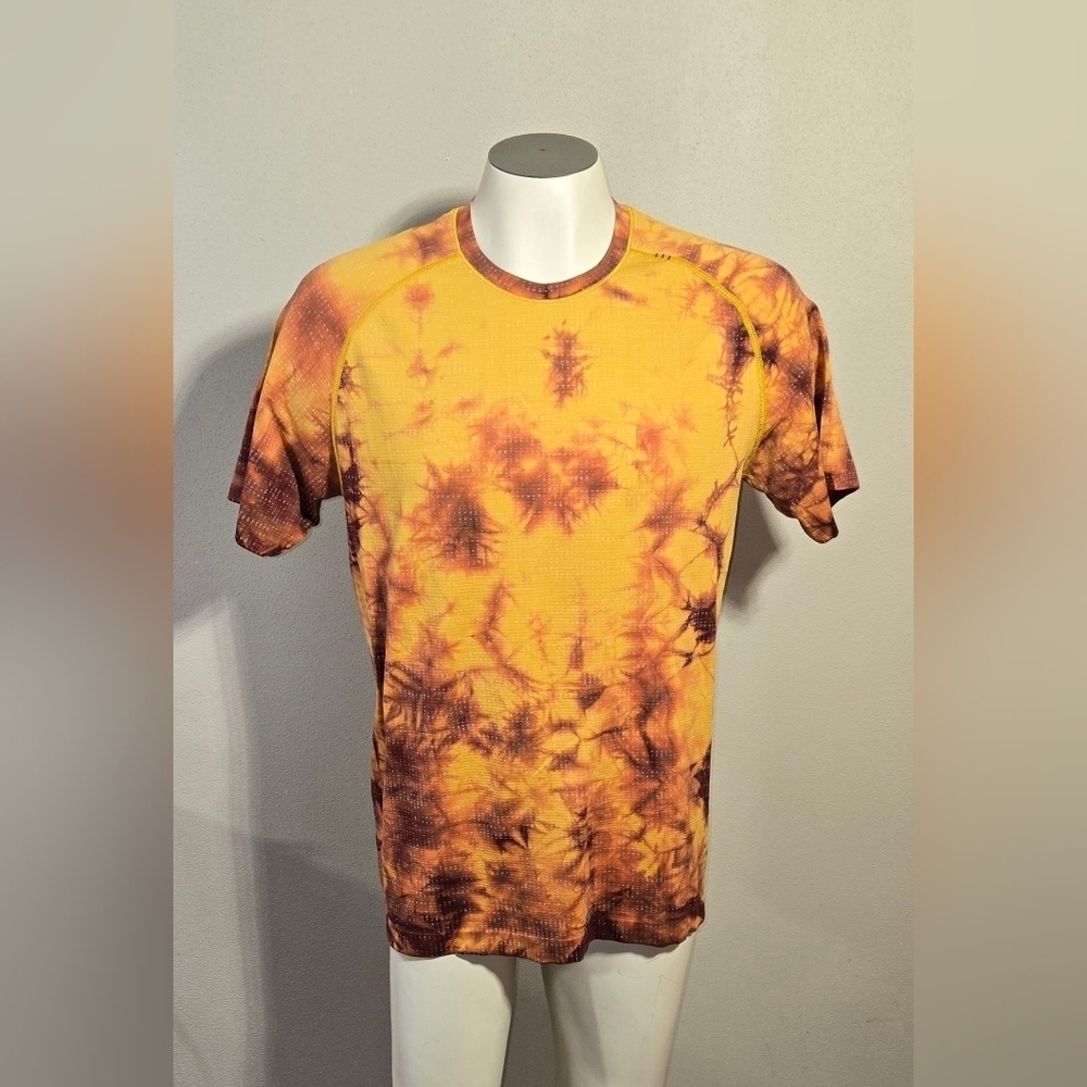 Lululemon Metal Vent Tech Crew Neck Tie Dye Orange Red Yellow Men's Shirt